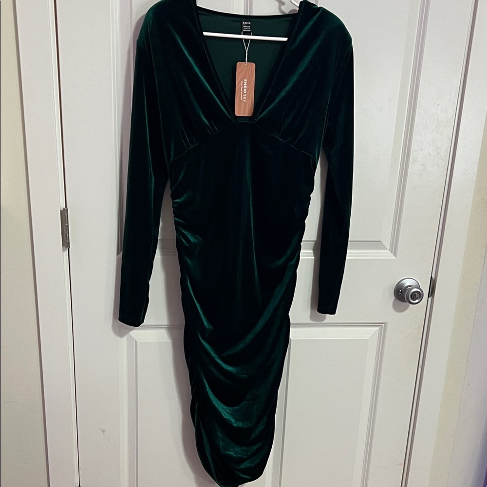 SHEIN Emerald Velvet Long Sleeve Dress